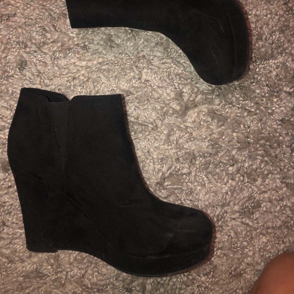 size 8 slip on heeled booties